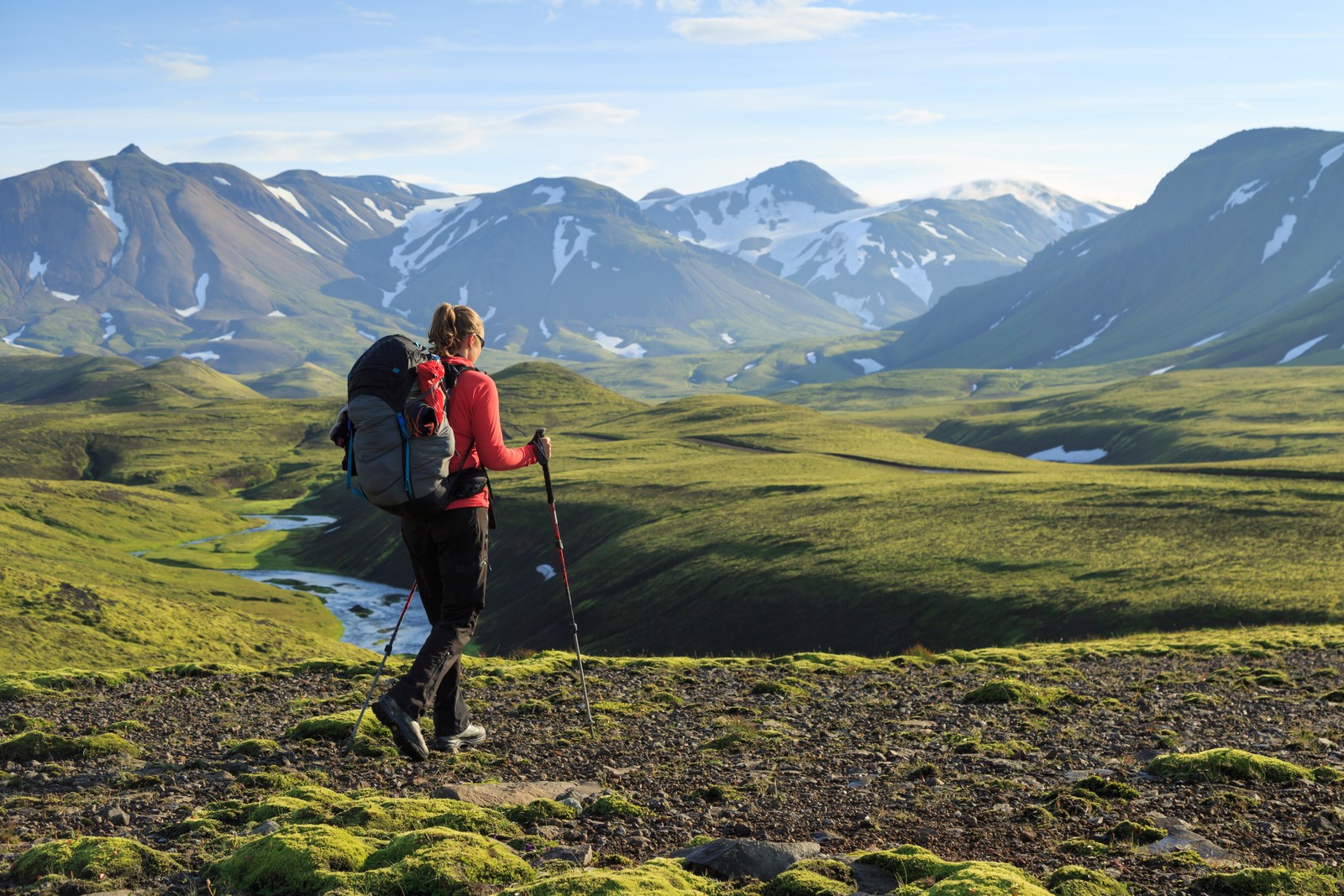 Mountains предложения. Треккинг хайкинг. Пеший поход треккинг. Треккинг и хайкинг в Кыргызстане. Треккинг Исландия.