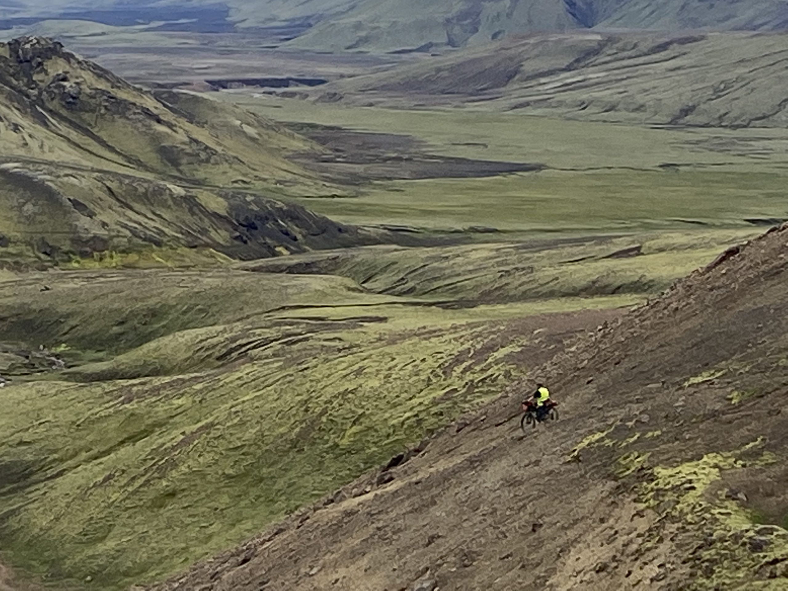 Laugavegur Gruppenreise Anna Rottier - einsame Wanderin