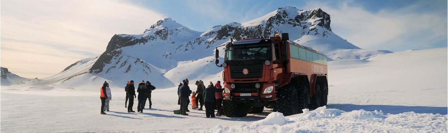 Golden Circle & IJsgrot Tour in Monster Truck vanuit Reykjavík